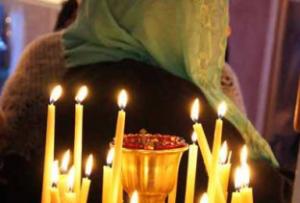 Как правильно зажечь церковную свечу в храме?